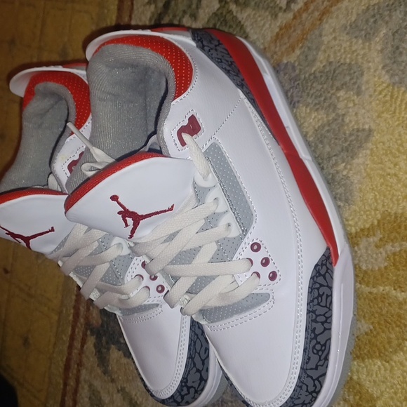 Jordan 3s - Picture 4 of 8